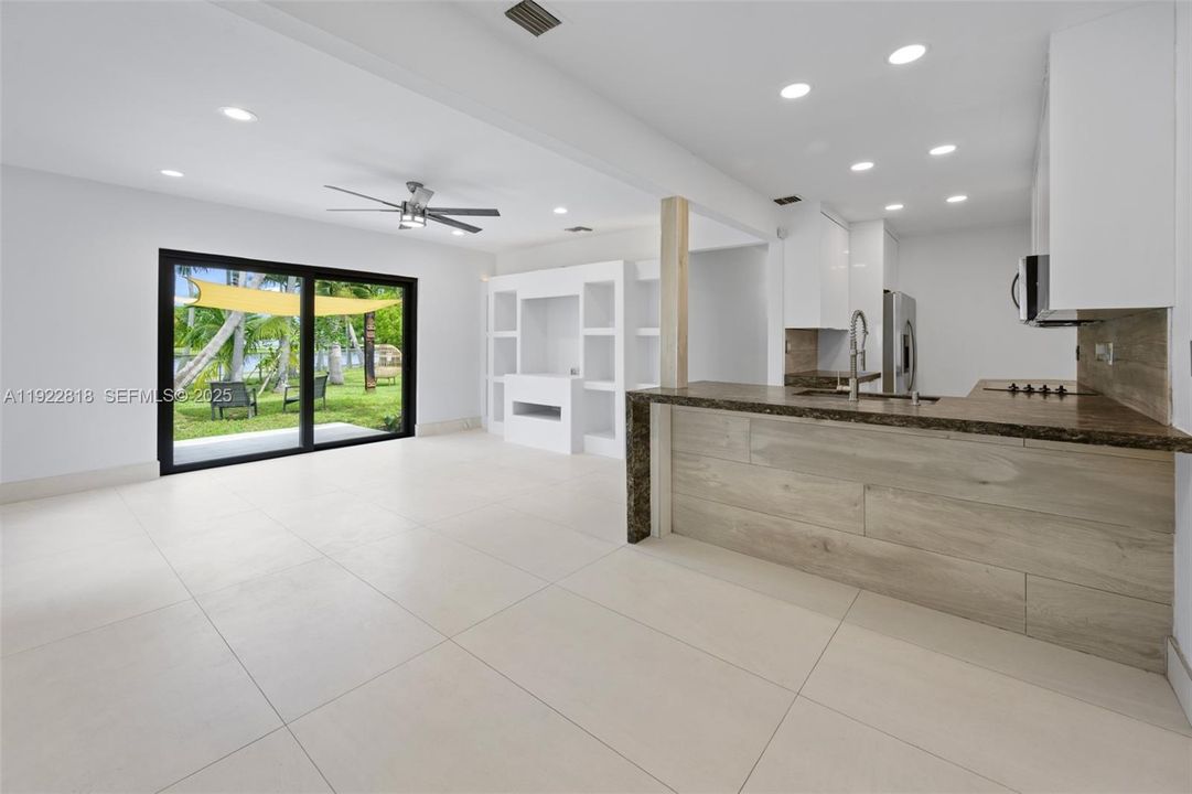 For Rent: $4,300 (4 beds, 2 baths, 1467 Square Feet)