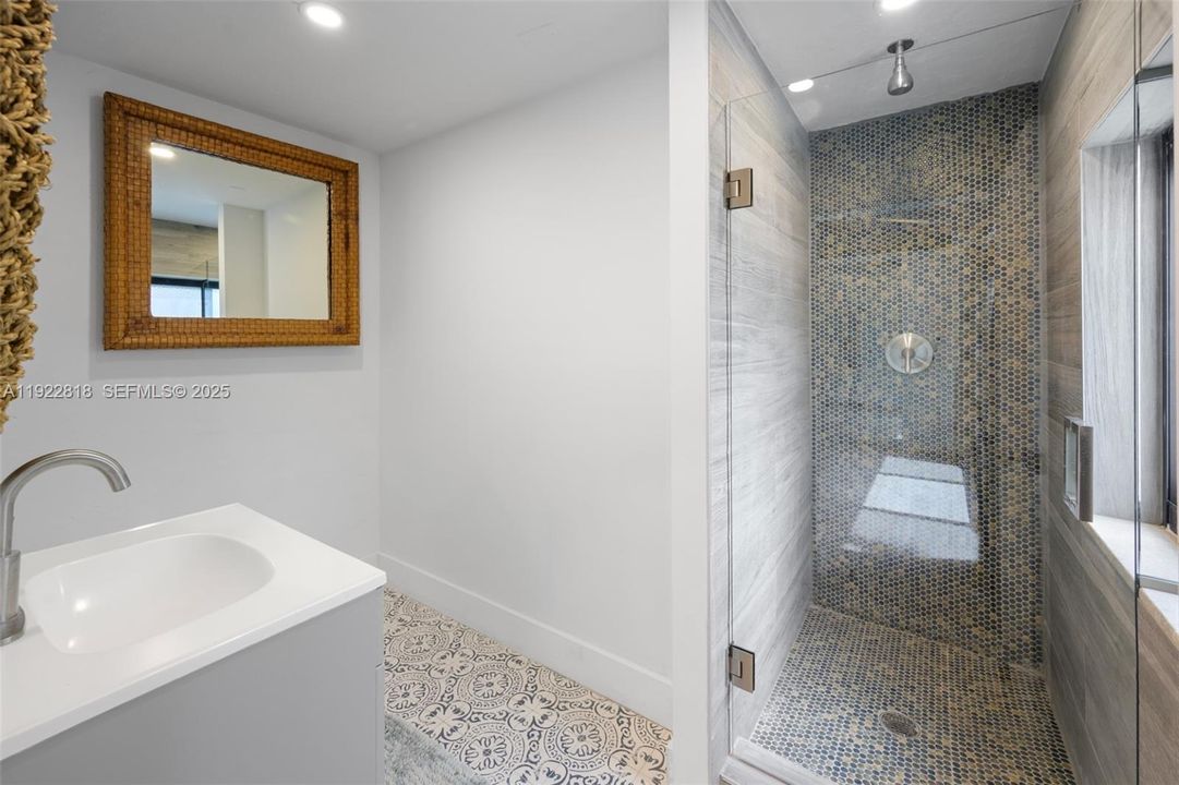 For Rent: $4,300 (4 beds, 2 baths, 1467 Square Feet)