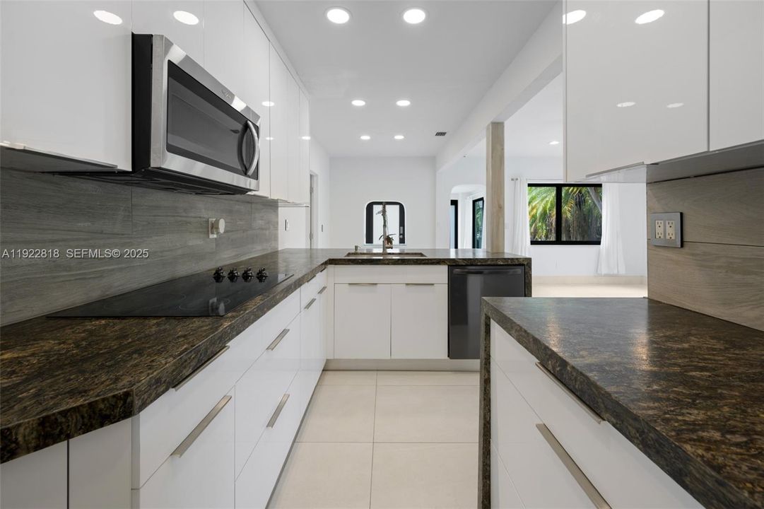 For Rent: $4,300 (4 beds, 2 baths, 1467 Square Feet)