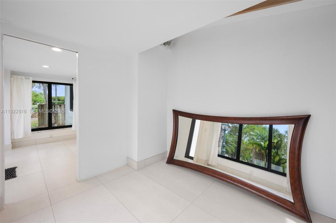 For Rent: $4,300 (4 beds, 2 baths, 1467 Square Feet)