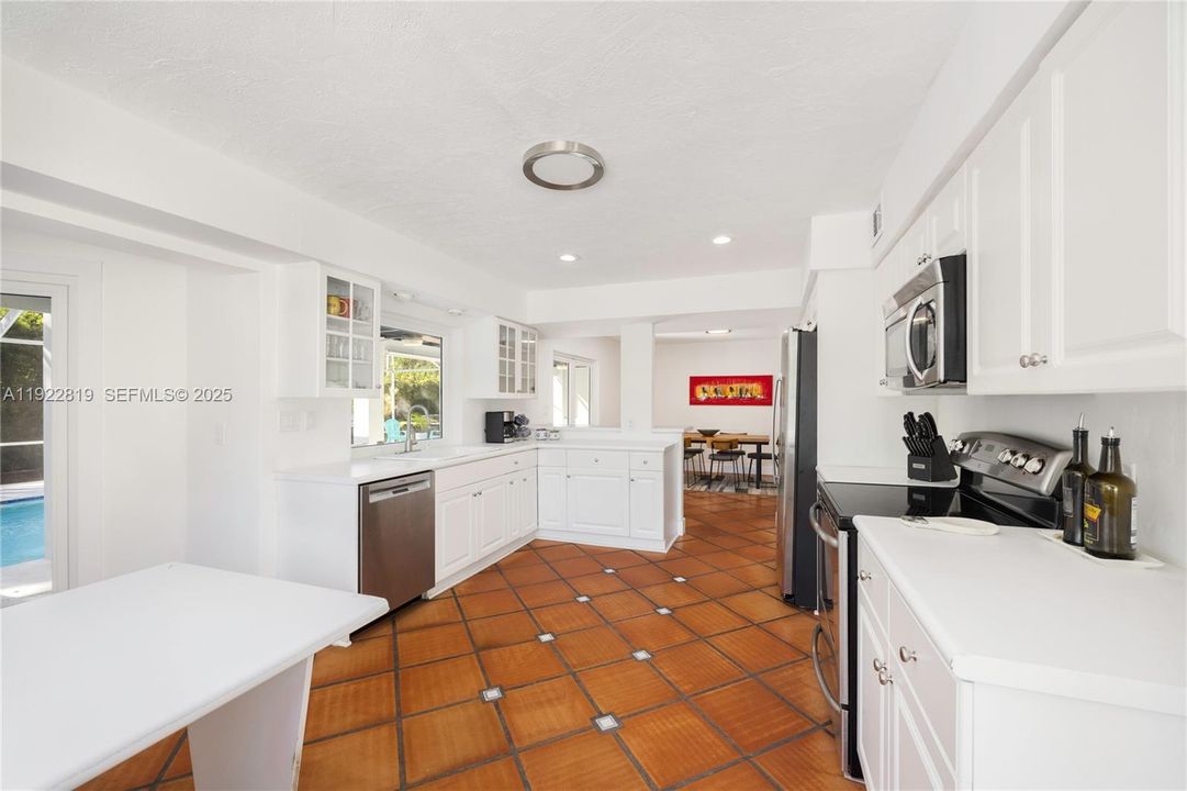 For Sale: $1,395,000 (3 beds, 2 baths, 2089 Square Feet)