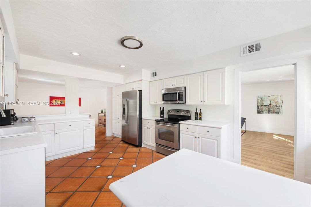 For Sale: $1,395,000 (3 beds, 2 baths, 2089 Square Feet)