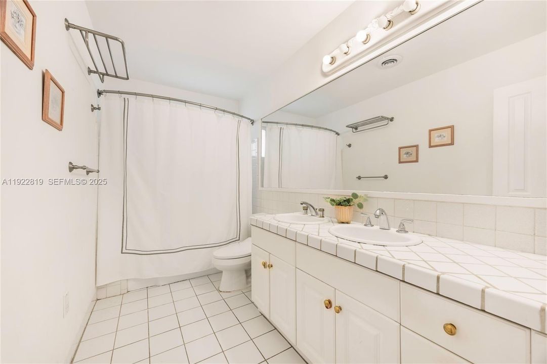 For Sale: $1,395,000 (3 beds, 2 baths, 2089 Square Feet)