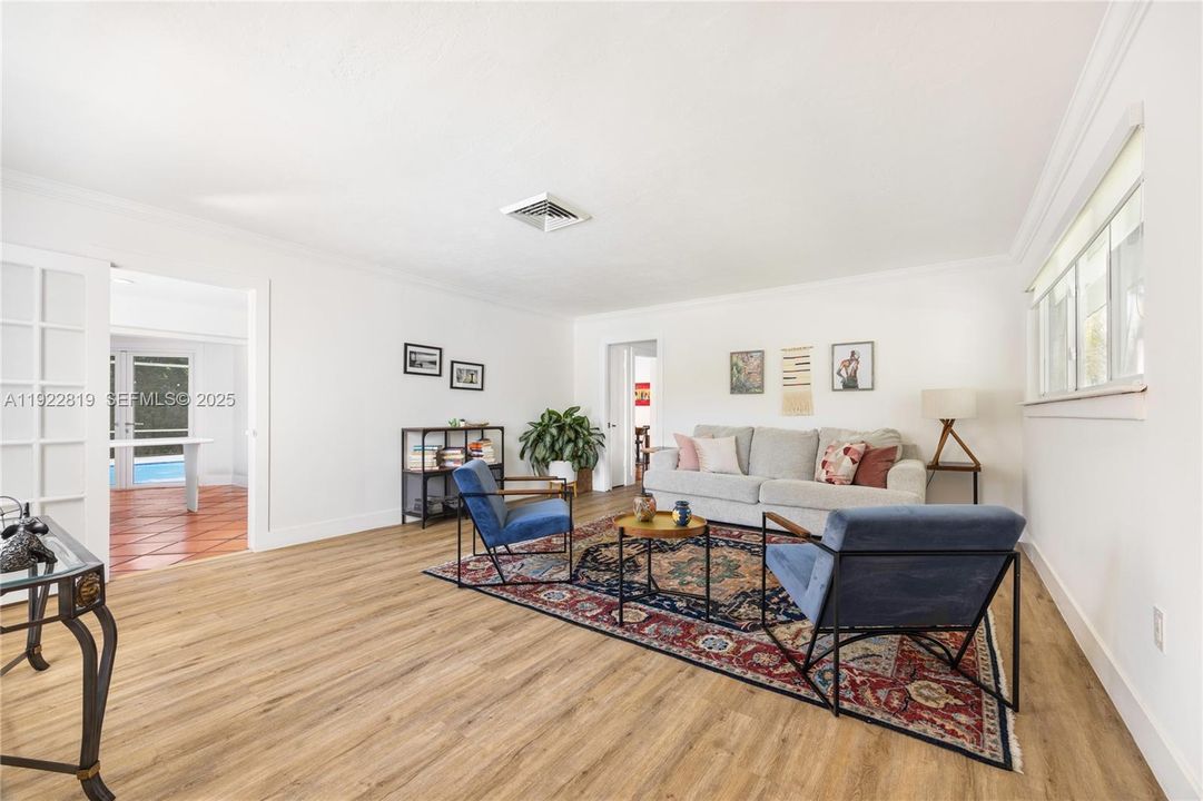 For Sale: $1,395,000 (3 beds, 2 baths, 2089 Square Feet)