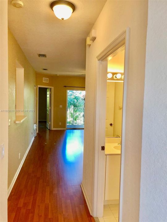 For Sale: $225,900 (3 beds, 2 baths, 999 Square Feet)