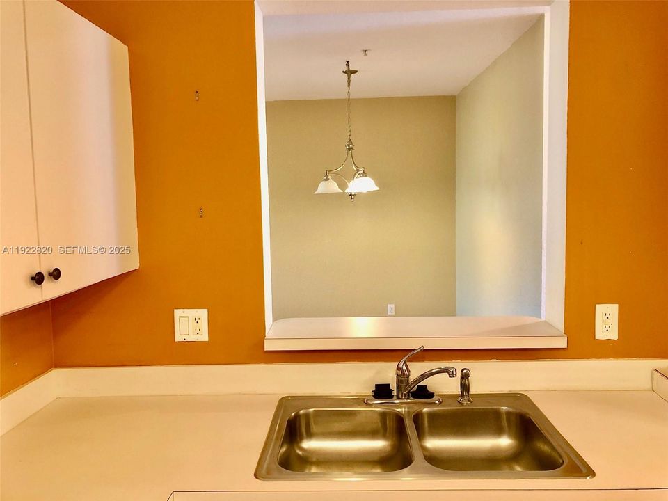 For Sale: $225,900 (3 beds, 2 baths, 999 Square Feet)