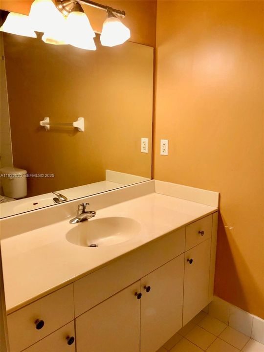 For Sale: $225,900 (3 beds, 2 baths, 999 Square Feet)