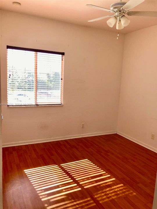 For Sale: $225,900 (3 beds, 2 baths, 999 Square Feet)