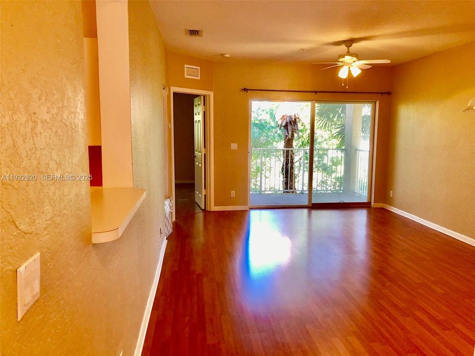 For Sale: $225,900 (3 beds, 2 baths, 999 Square Feet)