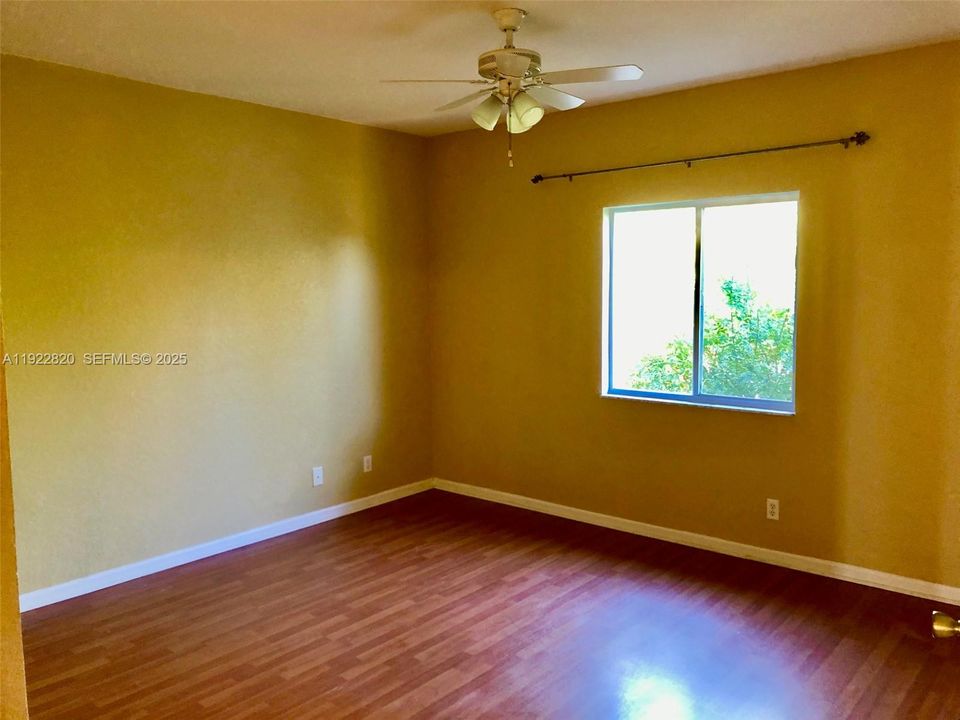 For Sale: $225,900 (3 beds, 2 baths, 999 Square Feet)