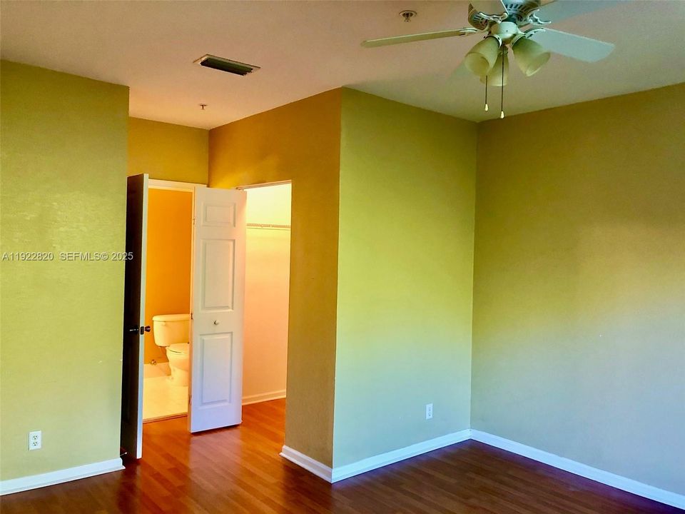 For Sale: $225,900 (3 beds, 2 baths, 999 Square Feet)