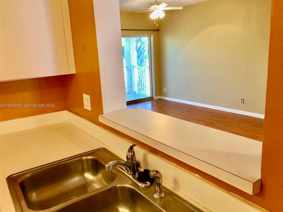 For Sale: $225,900 (3 beds, 2 baths, 999 Square Feet)