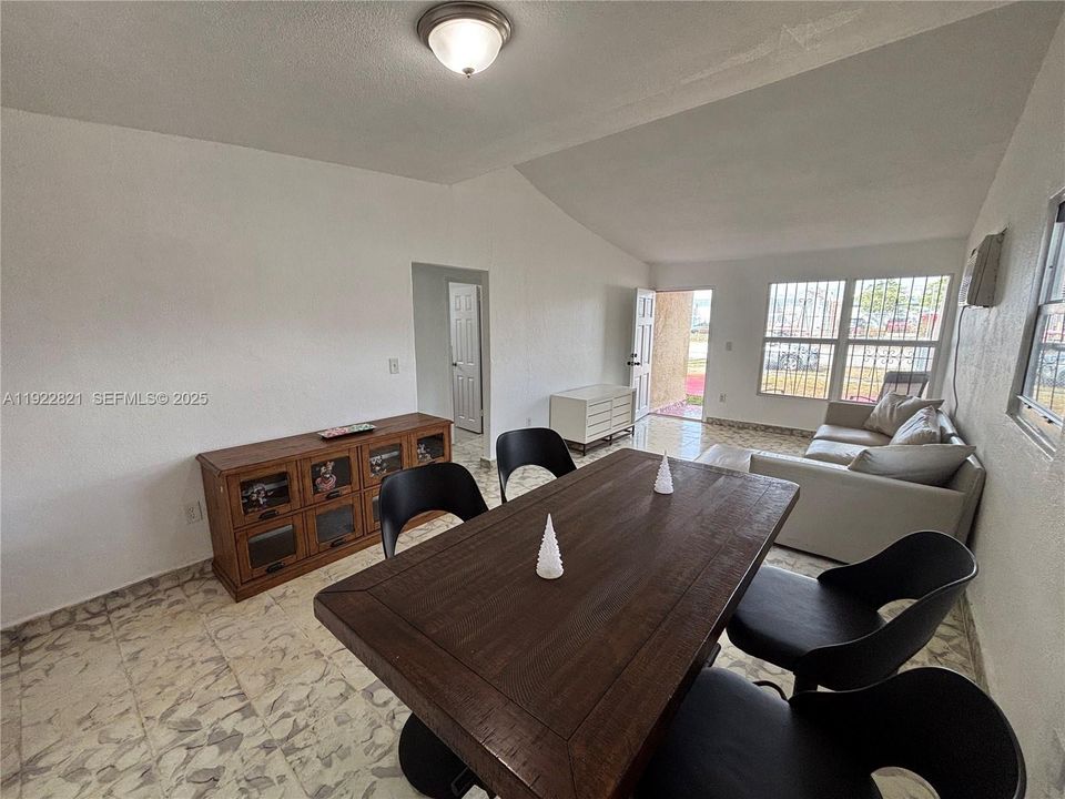 For Sale: $560,000 (0 beds, 0 baths, 1524 Square Feet)