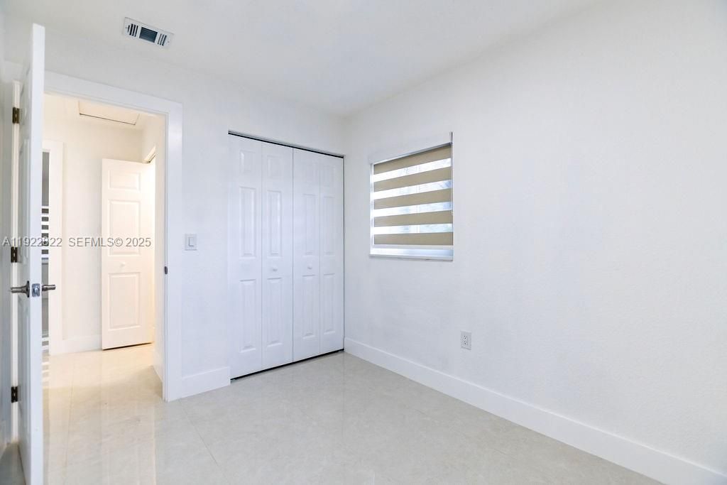 For Rent: $3,200 (3 beds, 2 baths, 1061 Square Feet)