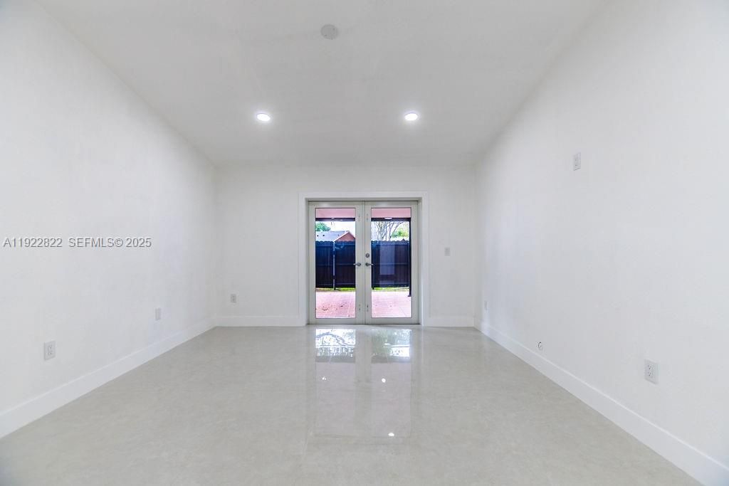 For Rent: $3,200 (3 beds, 2 baths, 1061 Square Feet)