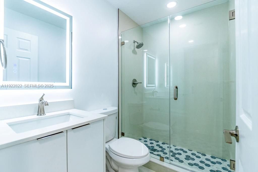 For Rent: $3,200 (3 beds, 2 baths, 1061 Square Feet)