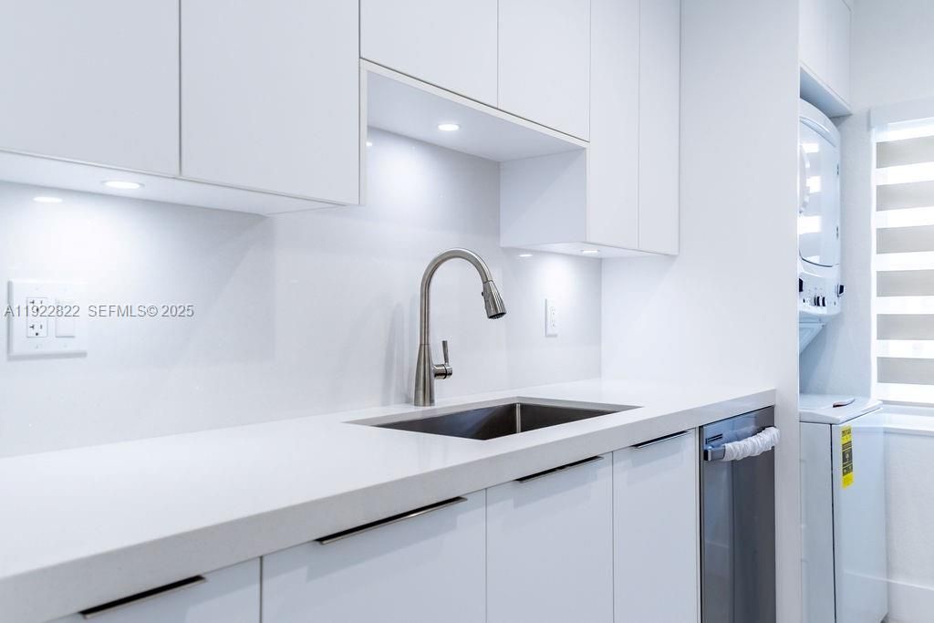 For Rent: $3,200 (3 beds, 2 baths, 1061 Square Feet)