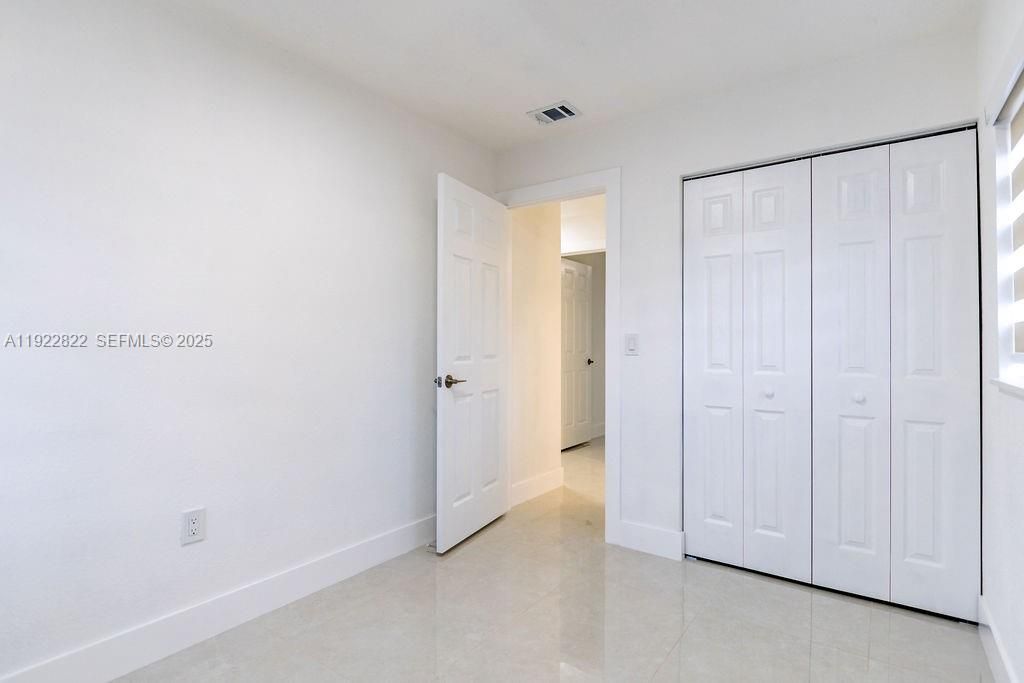 For Rent: $3,200 (3 beds, 2 baths, 1061 Square Feet)