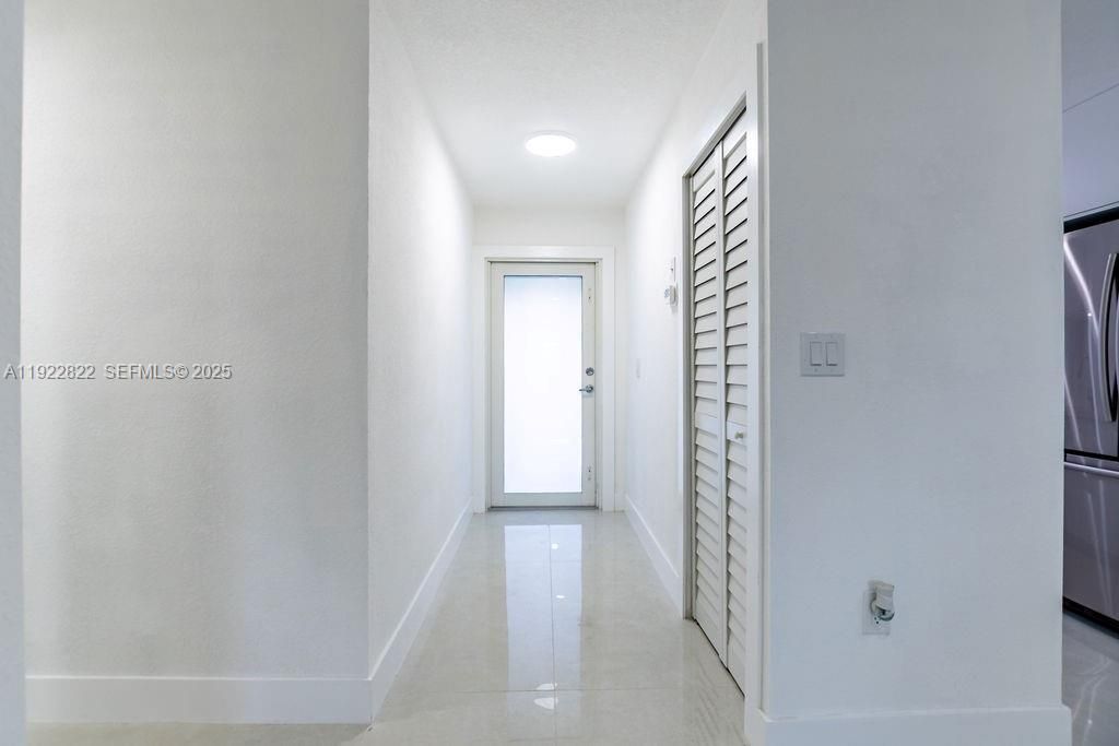 For Rent: $3,200 (3 beds, 2 baths, 1061 Square Feet)