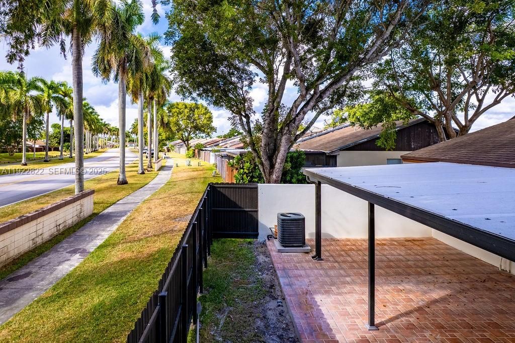 For Rent: $3,200 (3 beds, 2 baths, 1061 Square Feet)