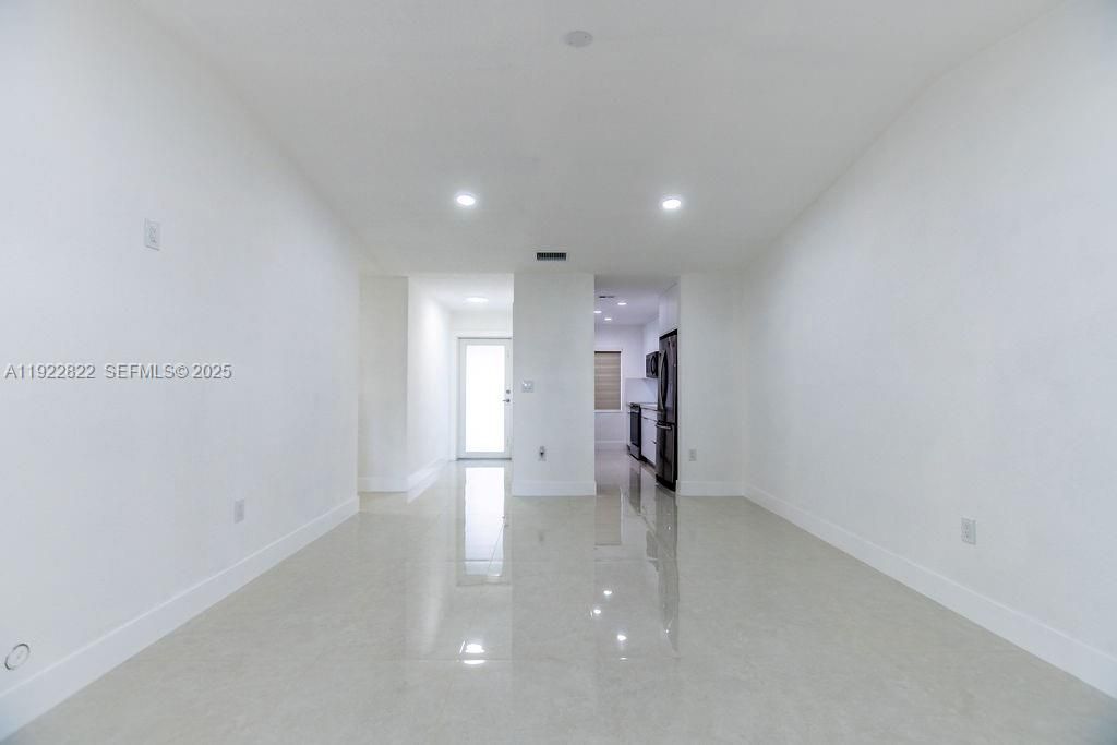 For Rent: $3,200 (3 beds, 2 baths, 1061 Square Feet)