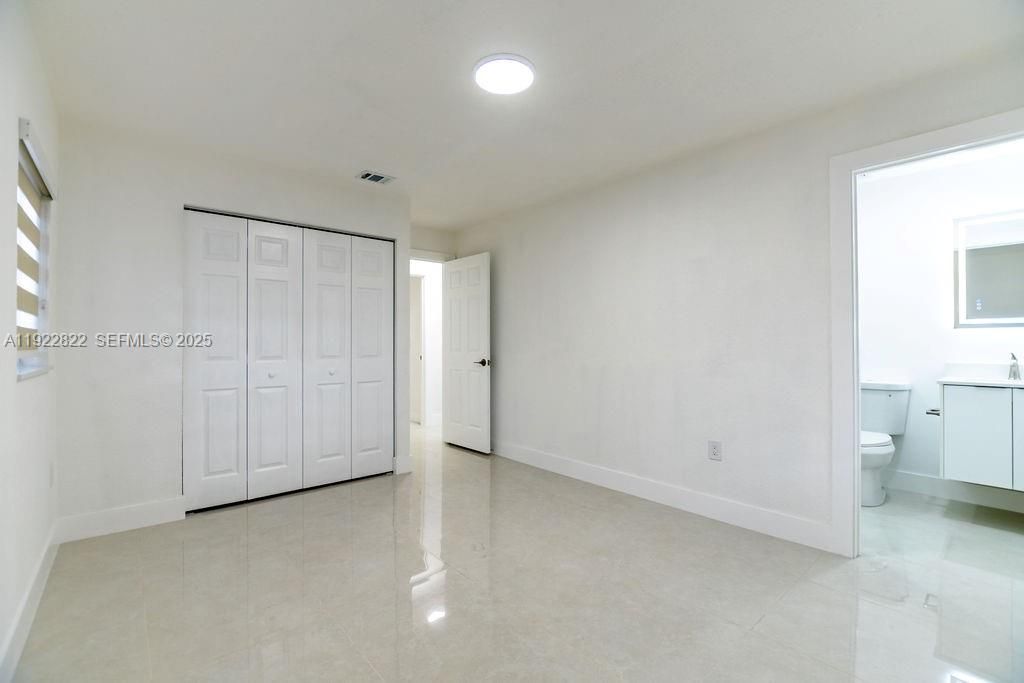 For Rent: $3,200 (3 beds, 2 baths, 1061 Square Feet)