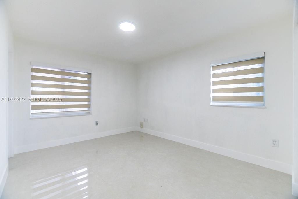 For Rent: $3,200 (3 beds, 2 baths, 1061 Square Feet)