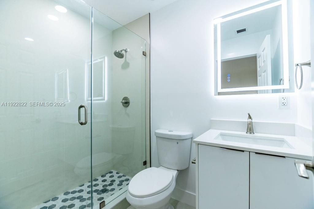 For Rent: $3,200 (3 beds, 2 baths, 1061 Square Feet)