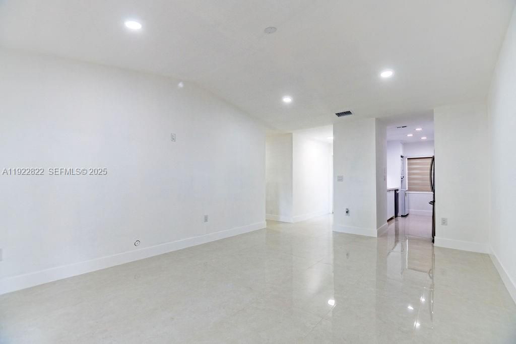 For Rent: $3,200 (3 beds, 2 baths, 1061 Square Feet)