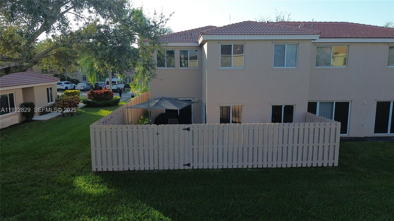 待售: $550,000 (4 贝兹, 2 浴室, 1886 平方英尺)