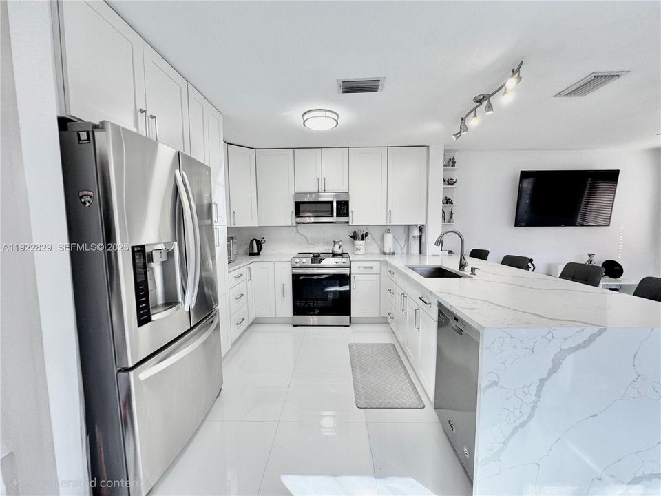 待售: $550,000 (4 贝兹, 2 浴室, 1886 平方英尺)