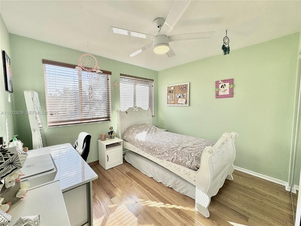 待售: $550,000 (4 贝兹, 2 浴室, 1886 平方英尺)