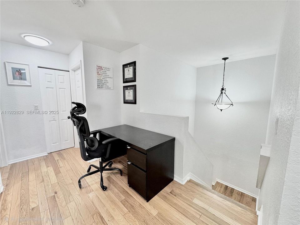 待售: $550,000 (4 贝兹, 2 浴室, 1886 平方英尺)