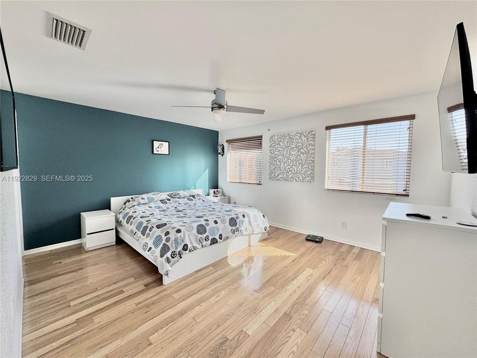 待售: $550,000 (4 贝兹, 2 浴室, 1886 平方英尺)