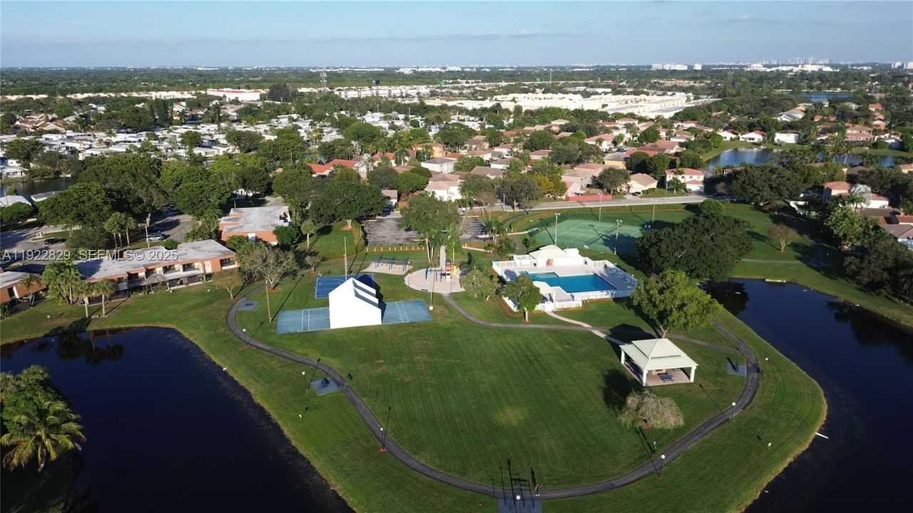 待售: $550,000 (4 贝兹, 2 浴室, 1886 平方英尺)