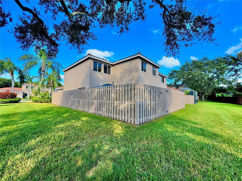 待售: $550,000 (4 贝兹, 2 浴室, 1886 平方英尺)