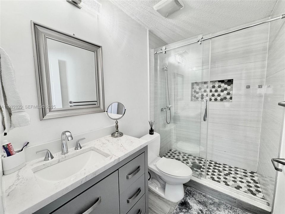 待售: $550,000 (4 贝兹, 2 浴室, 1886 平方英尺)