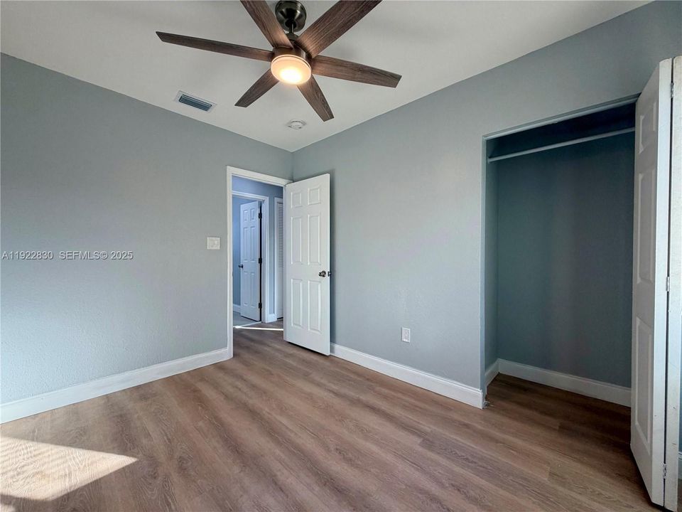 出租: $2,695 (3 贝兹, 1 浴室, 864 平方英尺)