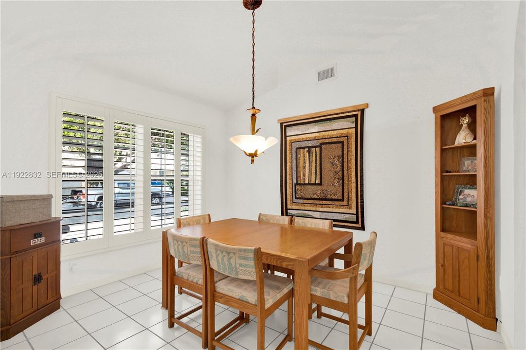 На продажу: $599,977 (3 спален, 2 ванн, 1905 Квадратных фут)