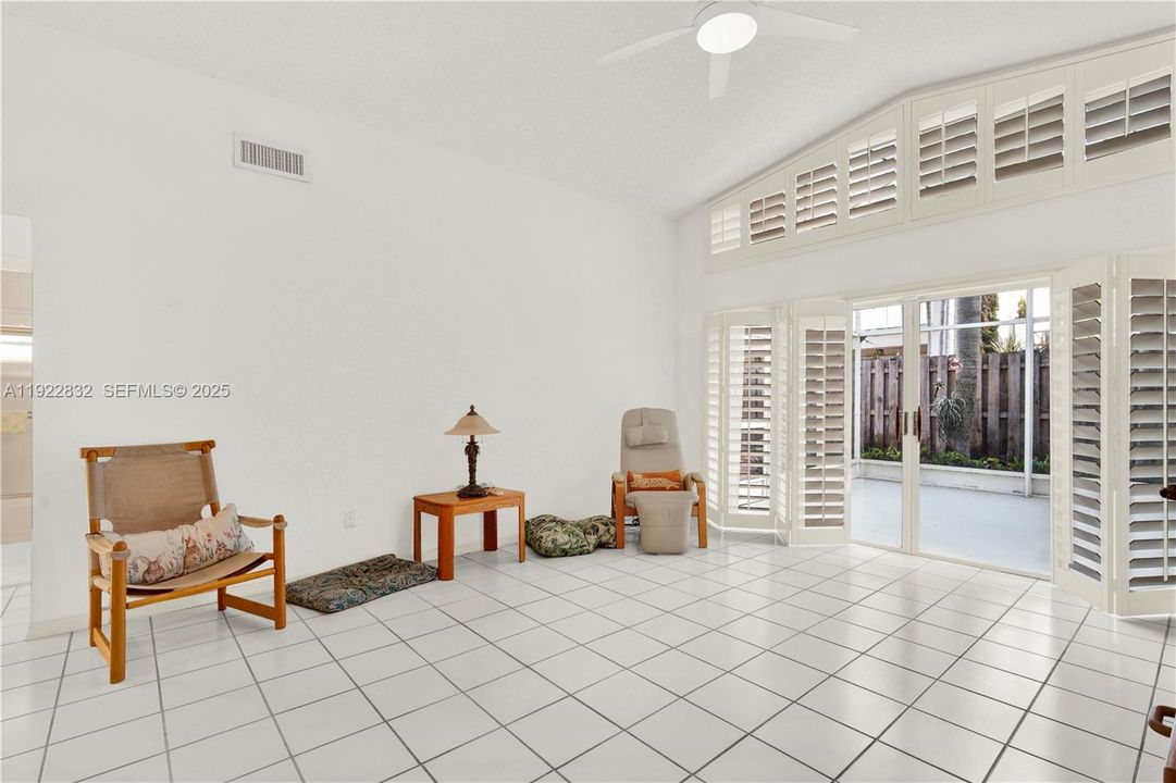 На продажу: $599,977 (3 спален, 2 ванн, 1905 Квадратных фут)