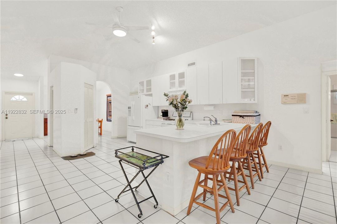 На продажу: $599,977 (3 спален, 2 ванн, 1905 Квадратных фут)