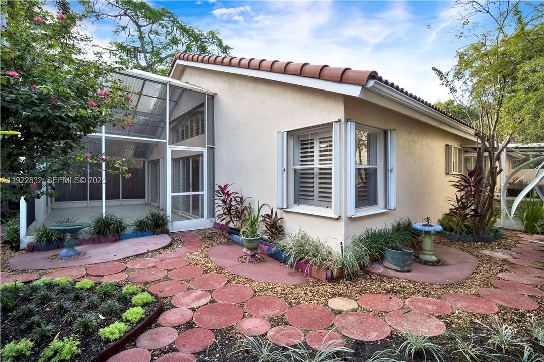 На продажу: $599,977 (3 спален, 2 ванн, 1905 Квадратных фут)