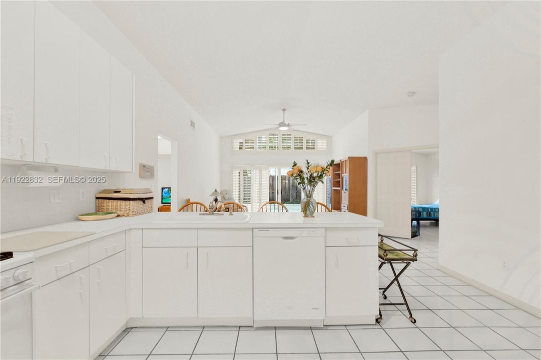 На продажу: $599,977 (3 спален, 2 ванн, 1905 Квадратных фут)