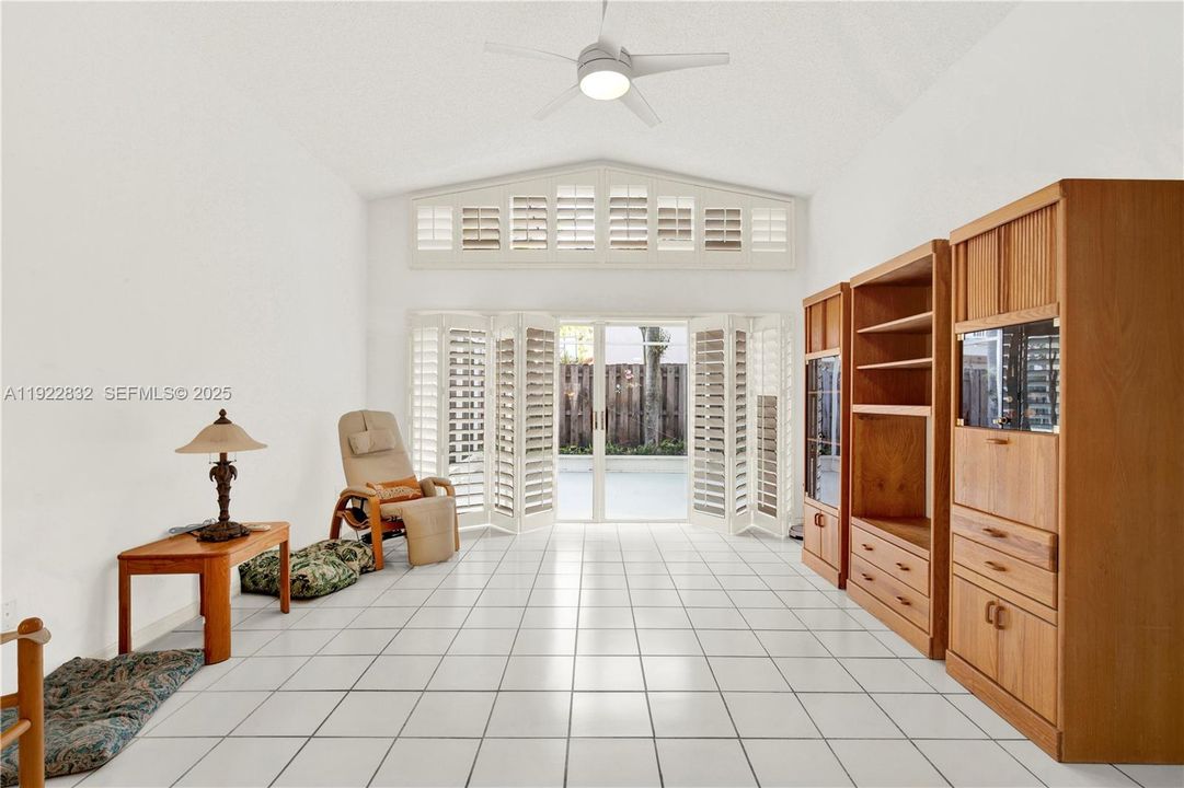 На продажу: $599,977 (3 спален, 2 ванн, 1905 Квадратных фут)