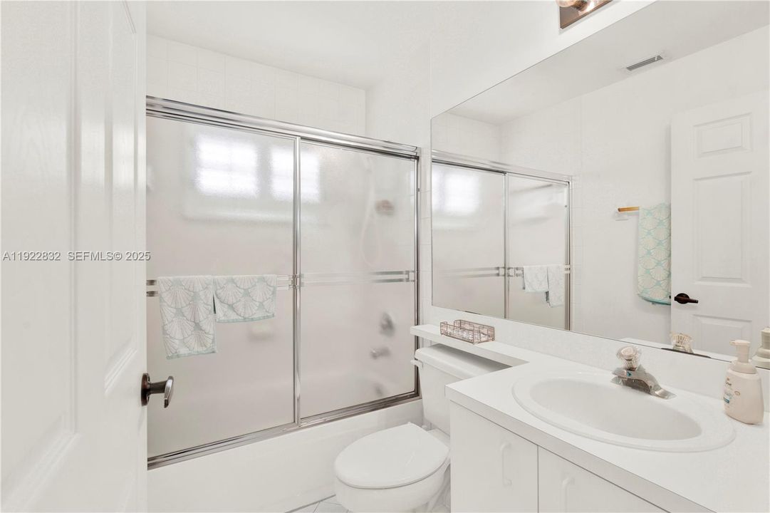 На продажу: $599,977 (3 спален, 2 ванн, 1905 Квадратных фут)