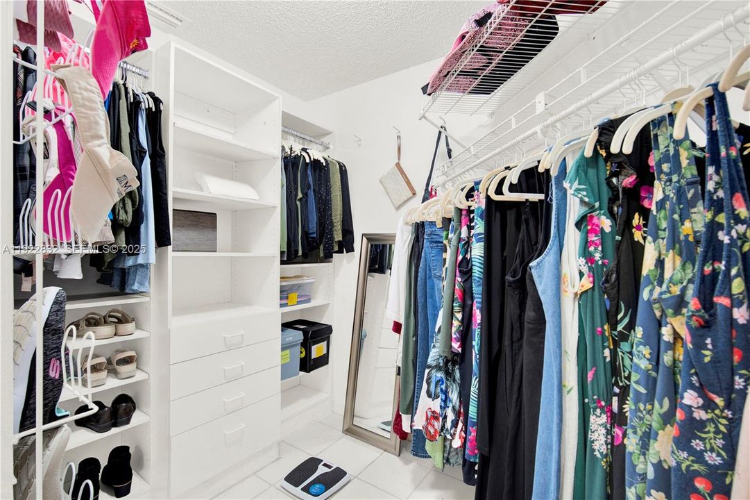 На продажу: $599,977 (3 спален, 2 ванн, 1905 Квадратных фут)