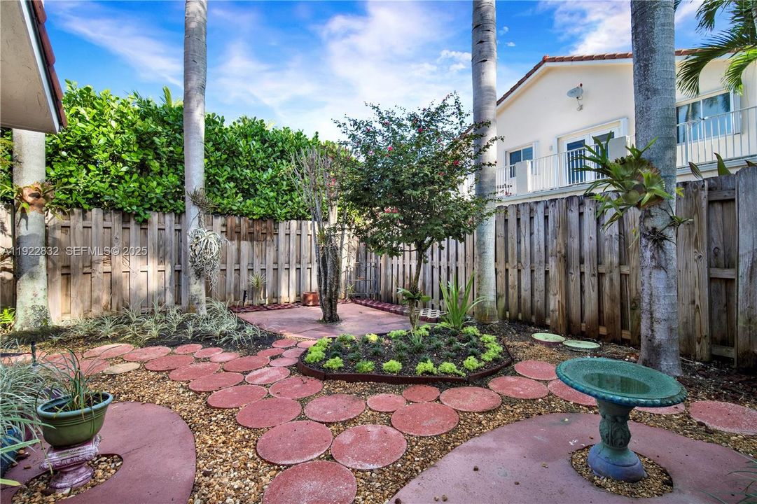 На продажу: $599,977 (3 спален, 2 ванн, 1905 Квадратных фут)