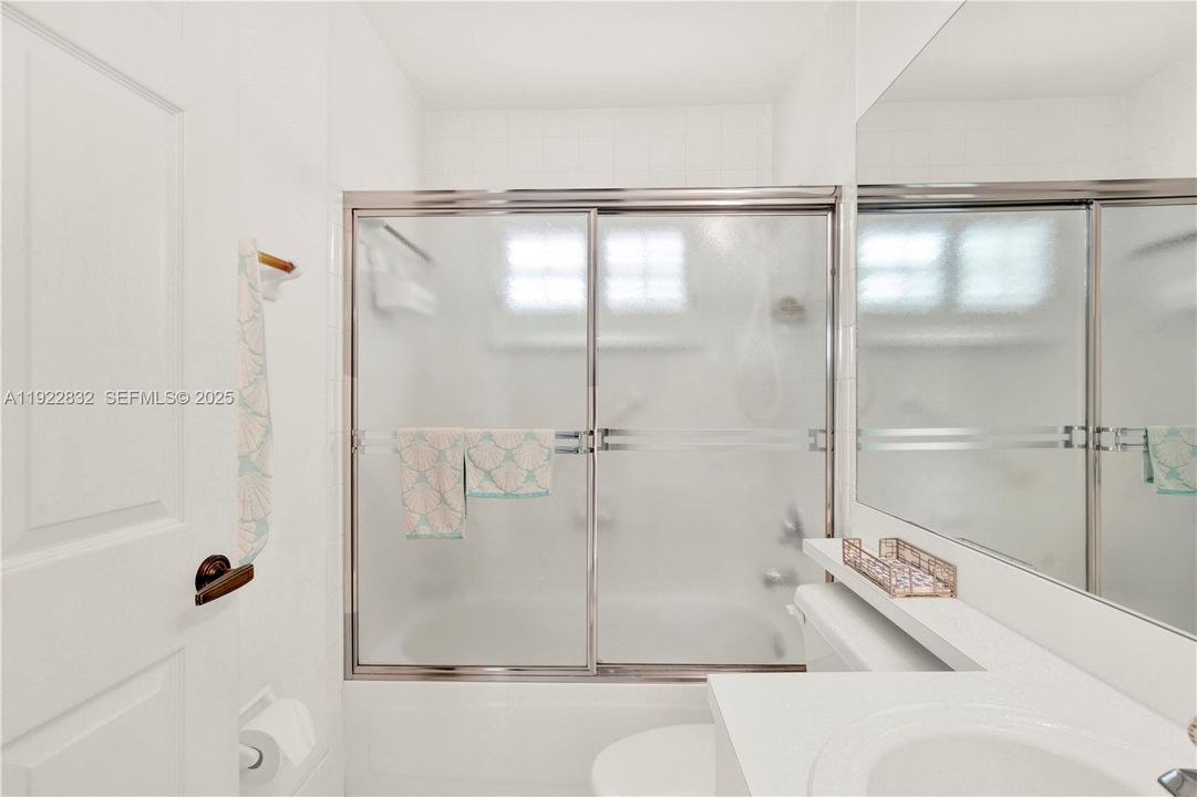 На продажу: $599,977 (3 спален, 2 ванн, 1905 Квадратных фут)