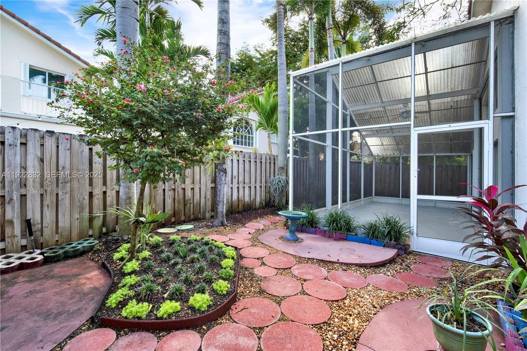 На продажу: $599,977 (3 спален, 2 ванн, 1905 Квадратных фут)