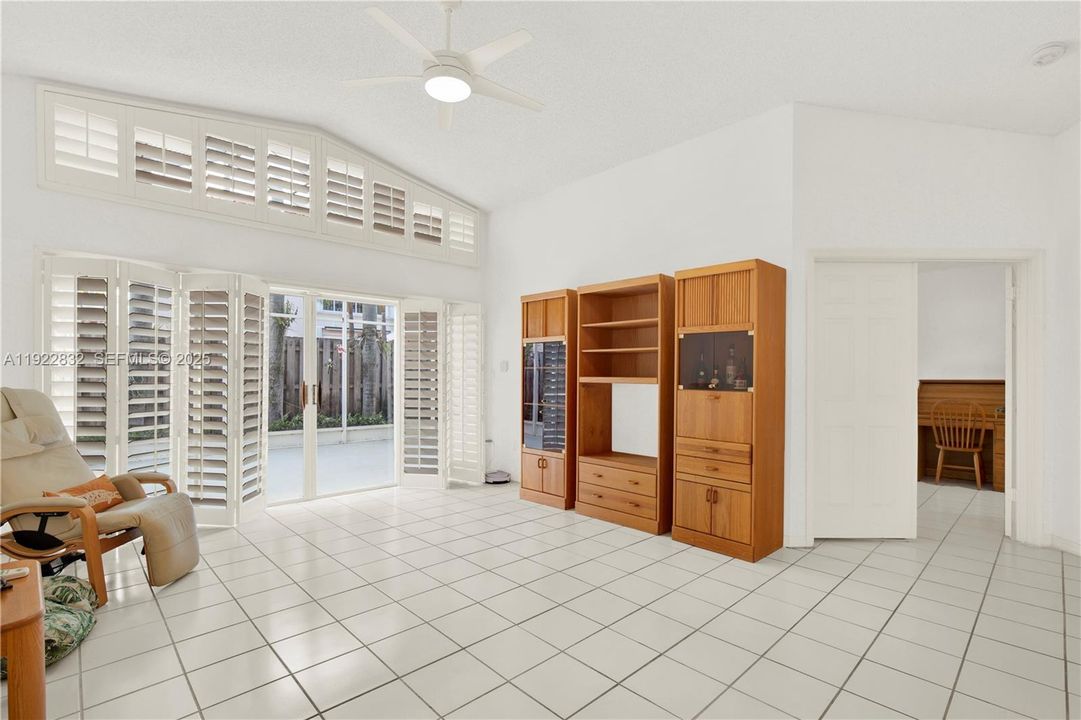 На продажу: $599,977 (3 спален, 2 ванн, 1905 Квадратных фут)